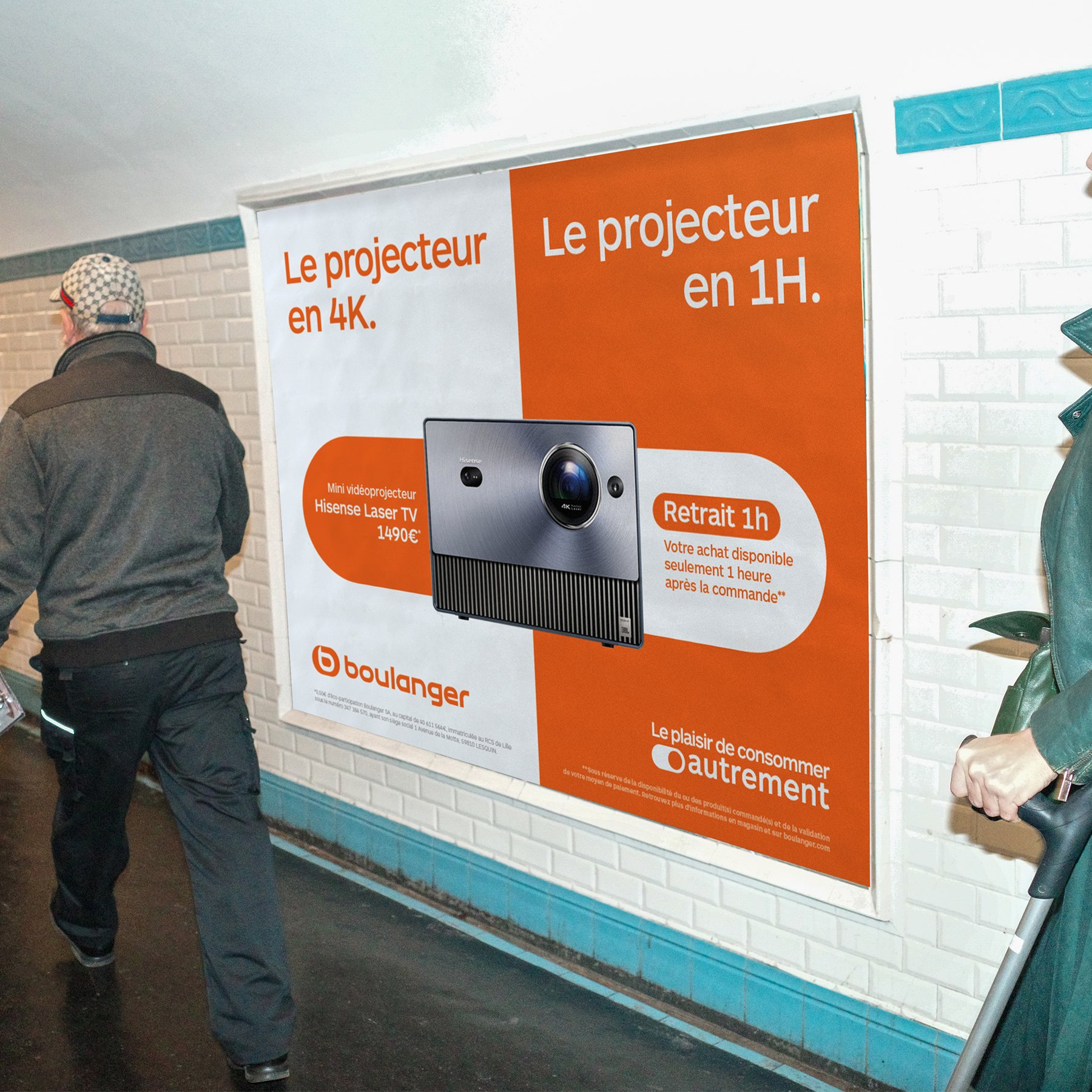Affiche de métro « Le projecteur en 4K. Le projecteur en 1H. » : Hisense Laser TV, retrait en 1 heure
