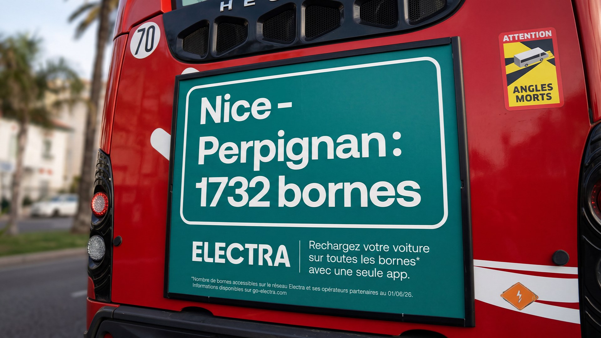 Arrière de bus à Nice « Nice-Perpignan : 1732 bornes »